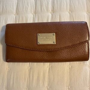 Michael  Kors leather wallet like new! 🍂🍁🍂🍂